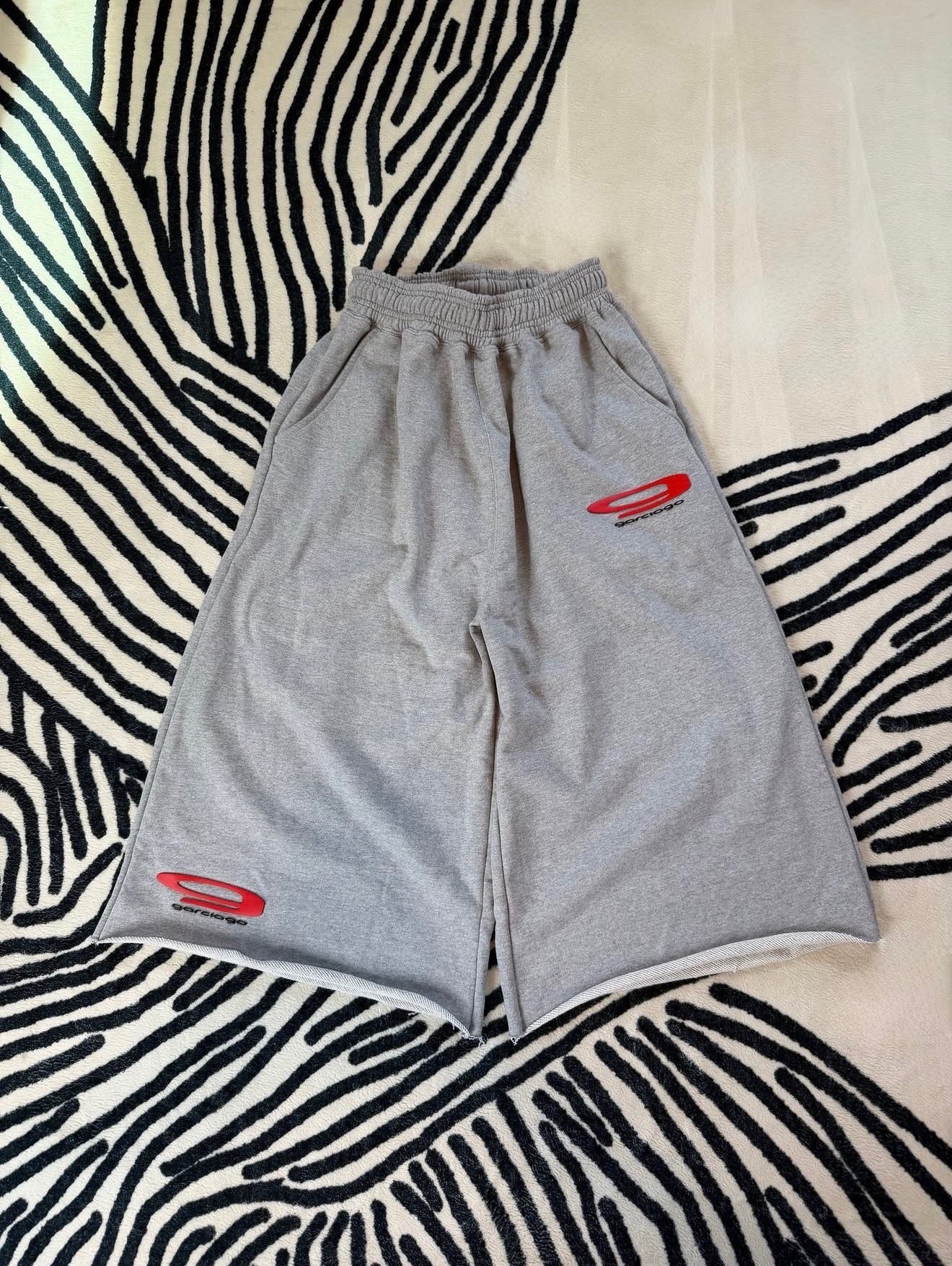 GRAPHITE SHORTS